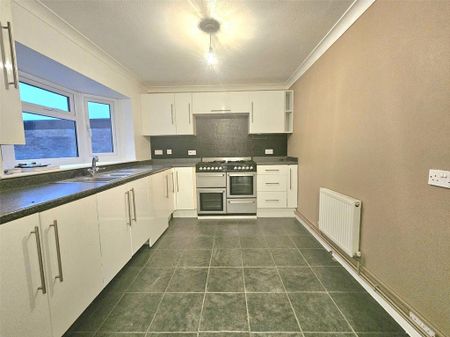 3 bedroom terraced house to rent - Photo 5