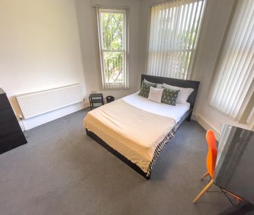 9 bedroom semi-detached house to rent - Photo 4