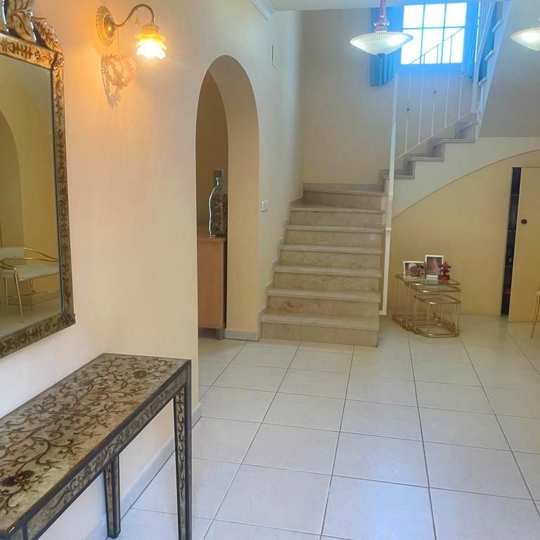 FOR RENT: SPACIOUS AND ELEGANT VILLA IN MORAIRA with 4 bedrooms for LONG TERM - Photo 1