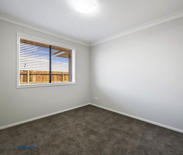 Sophisticated and spacious. Beautifully presented contemporary fami... - Photo 5