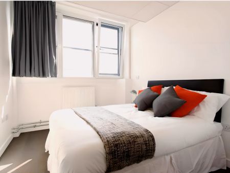 En Suite Club Refurbished - Photo 2