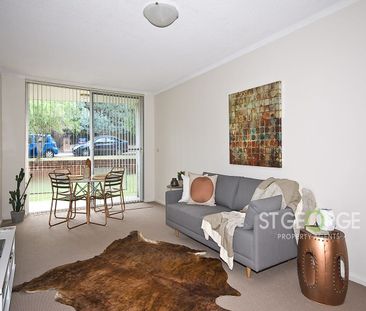 Handy Location - Photo 1
