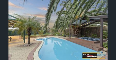 STUNNING FAMILY HOME! - Photo 2