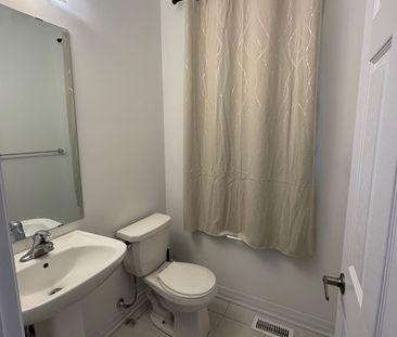 For Lease - 128 Varsity Drive, Welland, Ontario - Photo 2