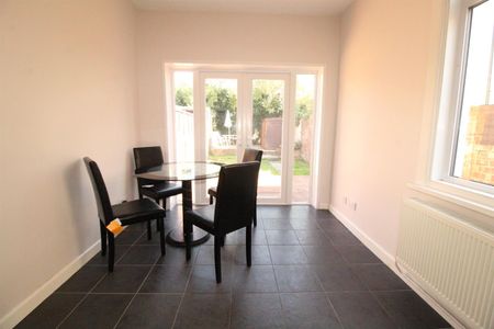 House - End Terrace For Rent Napier Road, Southsea - Photo 3