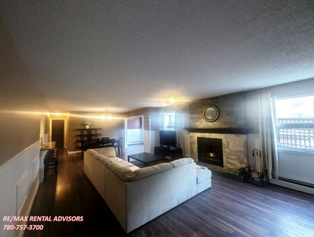 GREAT 2 BED+DEN, 2 BATH CONDO WITH IN-SUITE LAUNDRY & HEATED UNDERGROUND PARKING IN THE COMMUNITY OF OLIVER - Photo 3