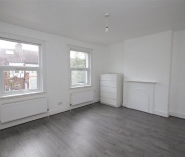 2 bedroom end of terrace house to rent - Photo 3