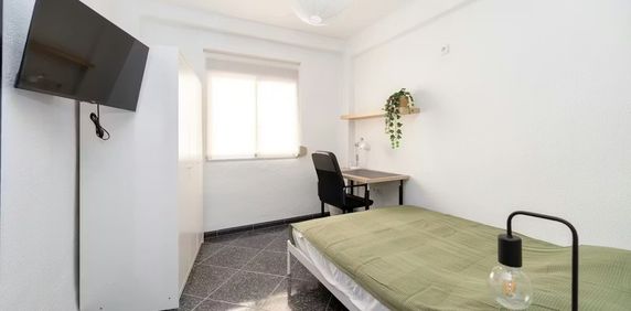 Calle Mirarosas, Málaga, Andalusia 29011 - Photo 2