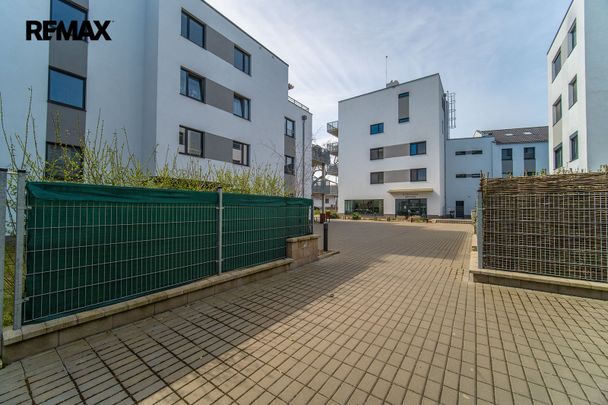 Pronájem bytu 1+kk v osobním vlastnictví 43 m², Praha 10 - Uhříněves - Photo 1