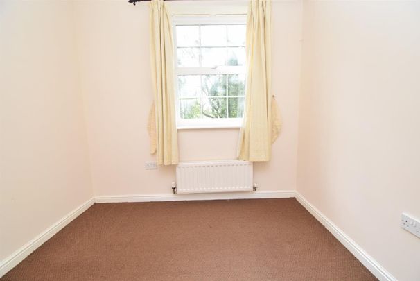 Cedar Apartments, Chaloner Grove, Wakefield - Photo 1