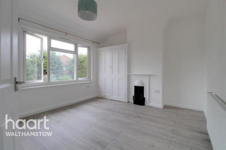 4 bedroom semi-detached house to rent - Photo 4