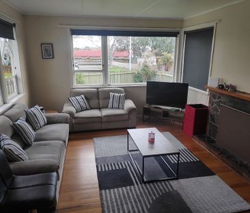 Tidy family home - available now. - Photo 2