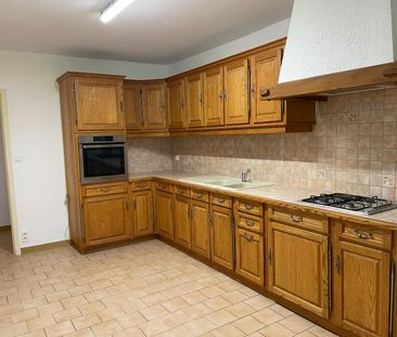 Location Maison 4 pièces 106m² FIGANIERES 83830 - Photo 2