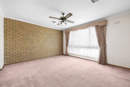 Spacious 5 Bedroom Family Home awaits! - Photo 5