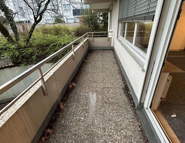 Hochwertig renovierte 2-Zimmer-Wohnung in bester Lage von Echterdingen mit Balkon & TG-Stellplatz - Photo 1