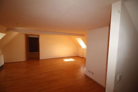 gemütliche Dachgeschoß-maisonette-Wohnung mit Einbauküche im beliebten Zentrum!! - Photo 4