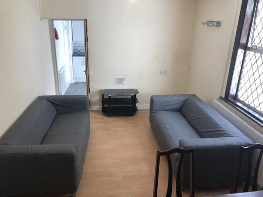 5 bedroom end of terrace house to rent - Photo 1