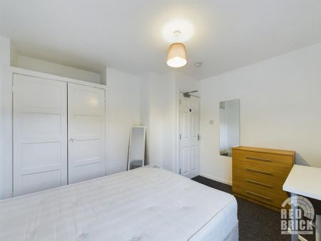 1 bedroom in a house share to rent - Photo 3