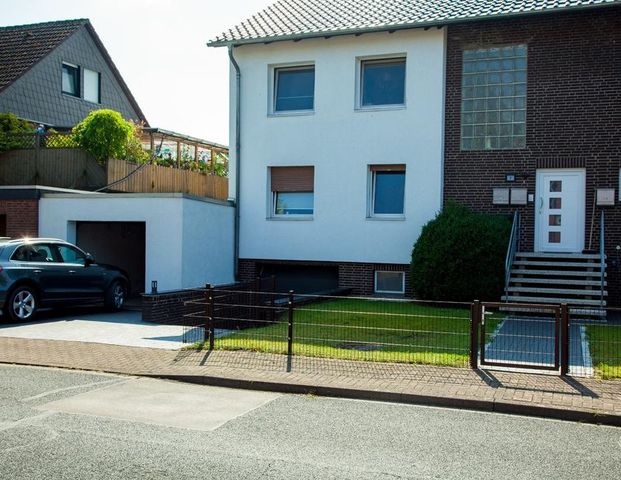 Moderne 5-Zimmer-Wohnung mit Terrasse, Garten und Top-Anbindung - Photo 1
