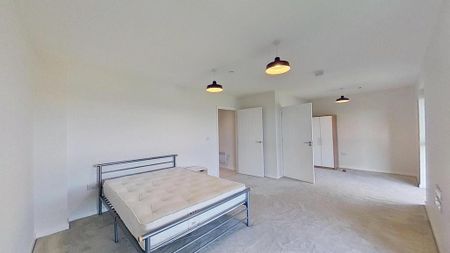 3 bedroom flat to rent - Photo 2