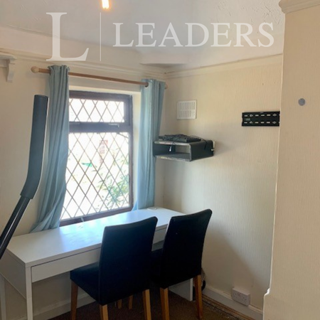 3 bedroom semi-detached to rent Broadmoor Avenue, Smethwick, B67 - Photo 3