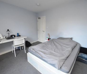 3 bedroom flat to rent - Photo 6