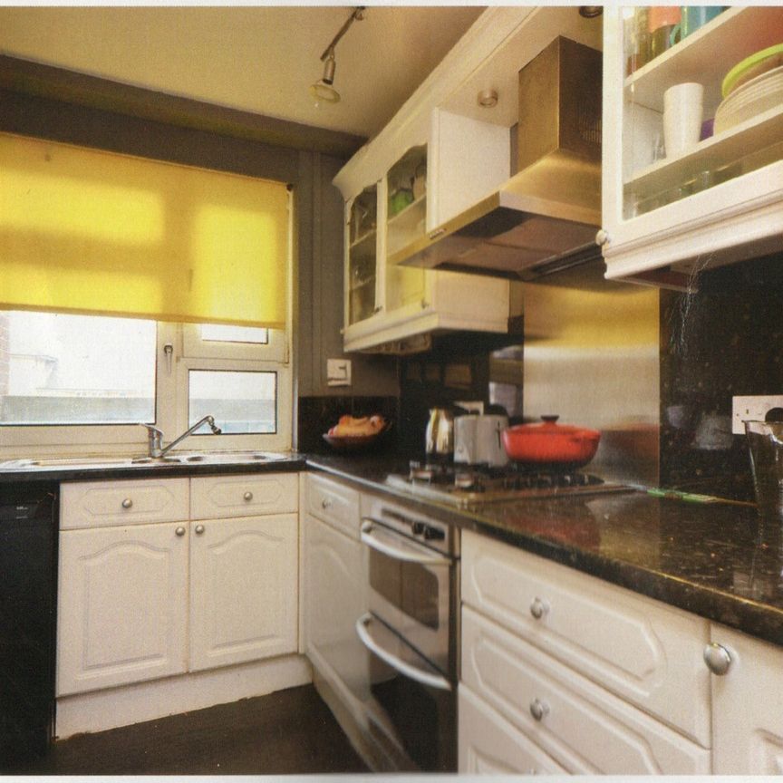 2 Bed Maisonette, Sheppard House, E2 - Photo 1