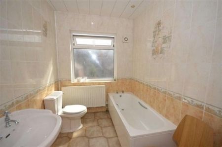 Seven Bedroom Student Property - Photo 5