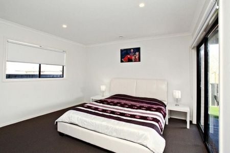 Family Home - Photo 4