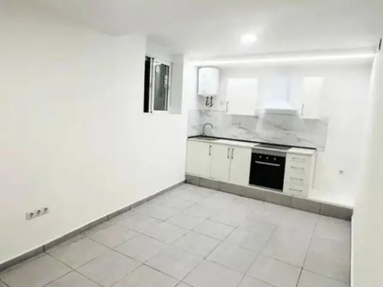Piso en alquiler en Carrer de l'Aldea - Photo 1