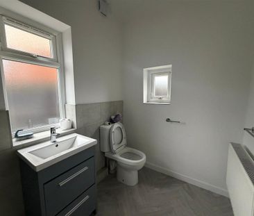 3 bedroom end of terrace house to rent - Photo 2