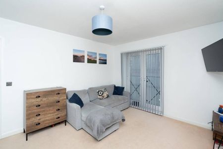2 bedroom flat to rent - Photo 2