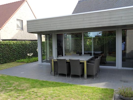 Comfortabele gezinswoning in het centrum van Wingene. - Photo 1