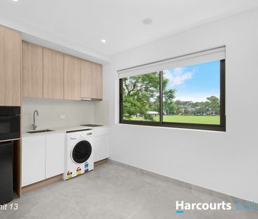 Located in a secure building! - Photo 3