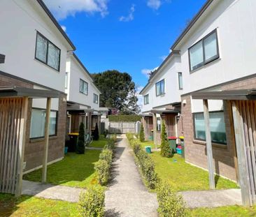 Furnished Room in Hillcrest - Photo 2