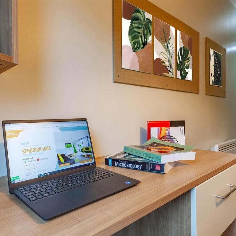 1 bedroom in a flat share to rent - Photo 1
