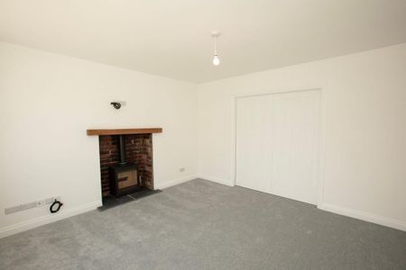 3 bedroom semi-detached house to rent - Photo 2