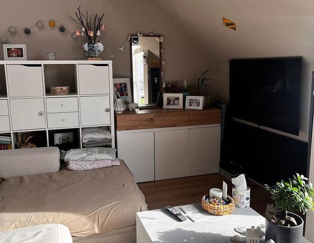 Modern 2-Zimmer Mobilierte DG-Wohnung mit Balkon und EBK - Foto 1