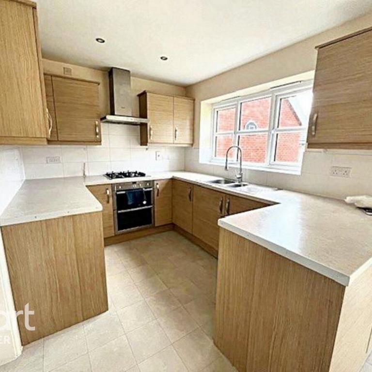 4 bedroom detached house to rent - Photo 1