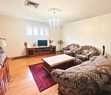 Spacious & Energy-Efficient 3-Bedroom Home near Penrith CBD - Photo 6