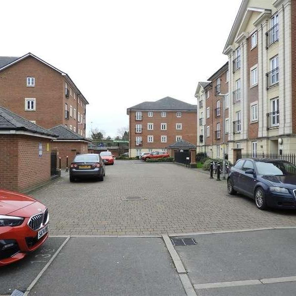 Brunel Crescent, Swindon, SN2 - Photo 1