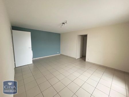 Location Appartement 4 pièces 74m² DOLE 39100 - Photo 2