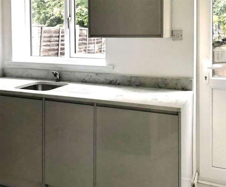 Rockall Court, Slough, Berkshire, SL3 - Photo 3