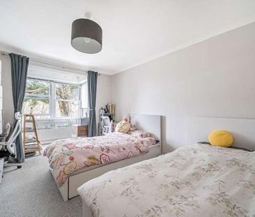 Rookwood Court, Guildford, GU2 - Photo 5