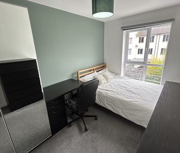 6 Bed Terraced House, Great Copsie Way, BS16 - Photo 3