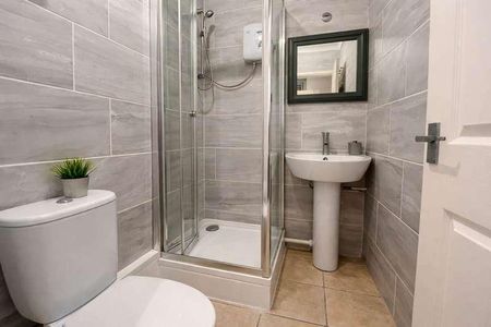 Cardiff Grove, Luton, LU1 - Photo 4