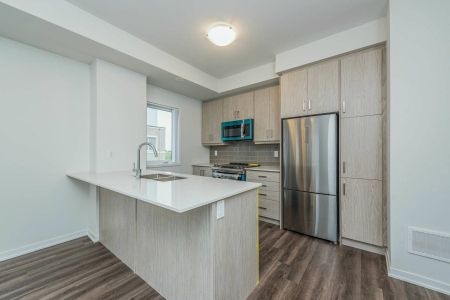 For Lease - 140 Honeycrisp Crescent Unit# 292, Vaughan, Ontario - Photo 4