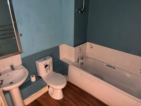 2 bedroom block of apartments to rent - Photo 2