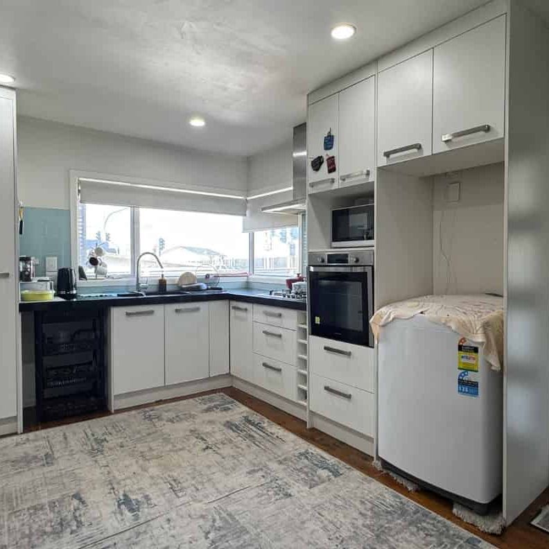 Renovated Large Brick 3brm Duplex House - Photo 1