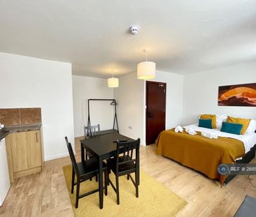 Studio to rent - Photo 2